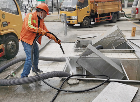 白鹭湖管理区隔油池清理